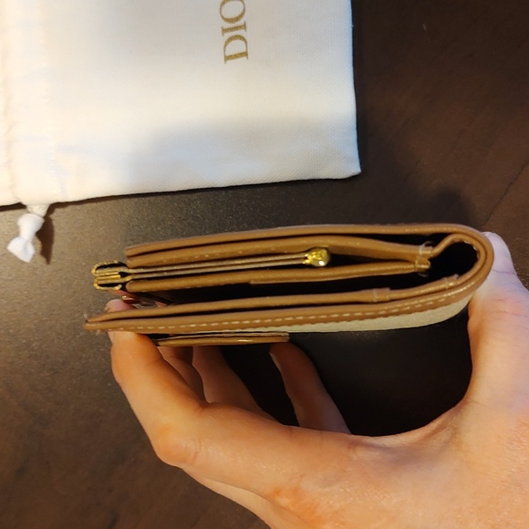 Christian Dior EUC+ Honeycomb Monogram Tan Leather Bifold Wallet (W79) - Picture 4 of 13